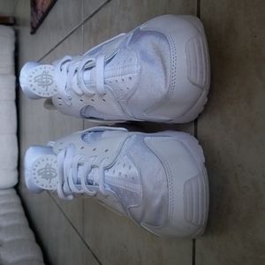 Nike Air Huarache Size 11 US for Men  White/Pure Platinum DD1068- 102